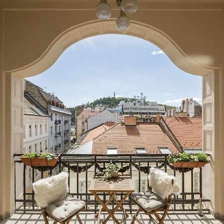 Skyline Serenity Retreat @Vaci Most Famous Street Budapest Exterior photo