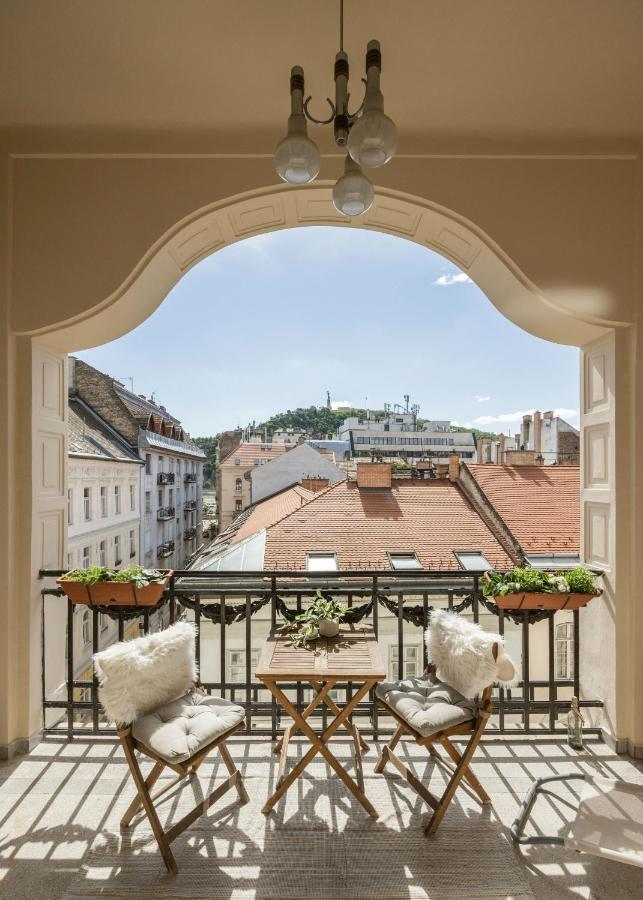 Skyline Serenity Retreat @Vaci Most Famous Street Budapest Exterior photo