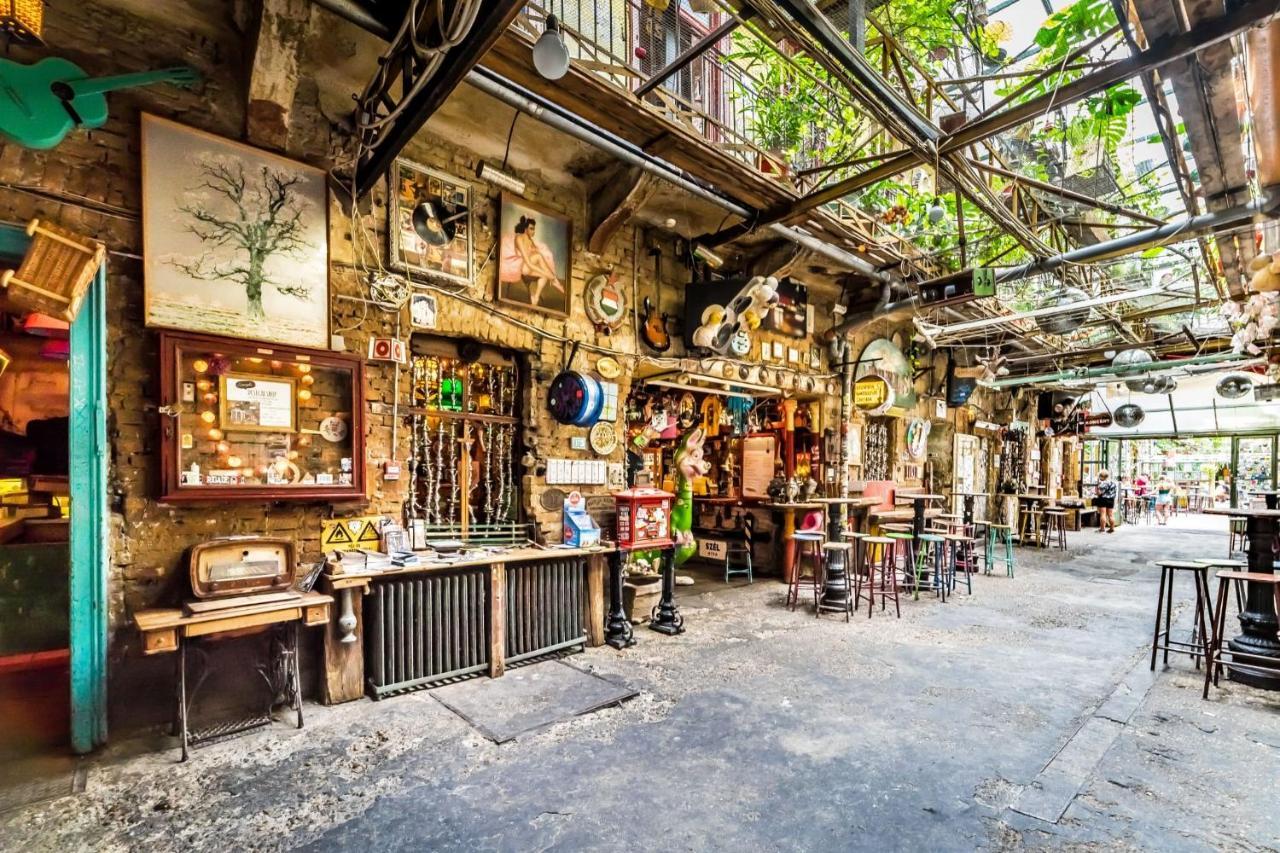 Skyline Serenity Retreat @Vaci Most Famous Street Budapest Exterior photo