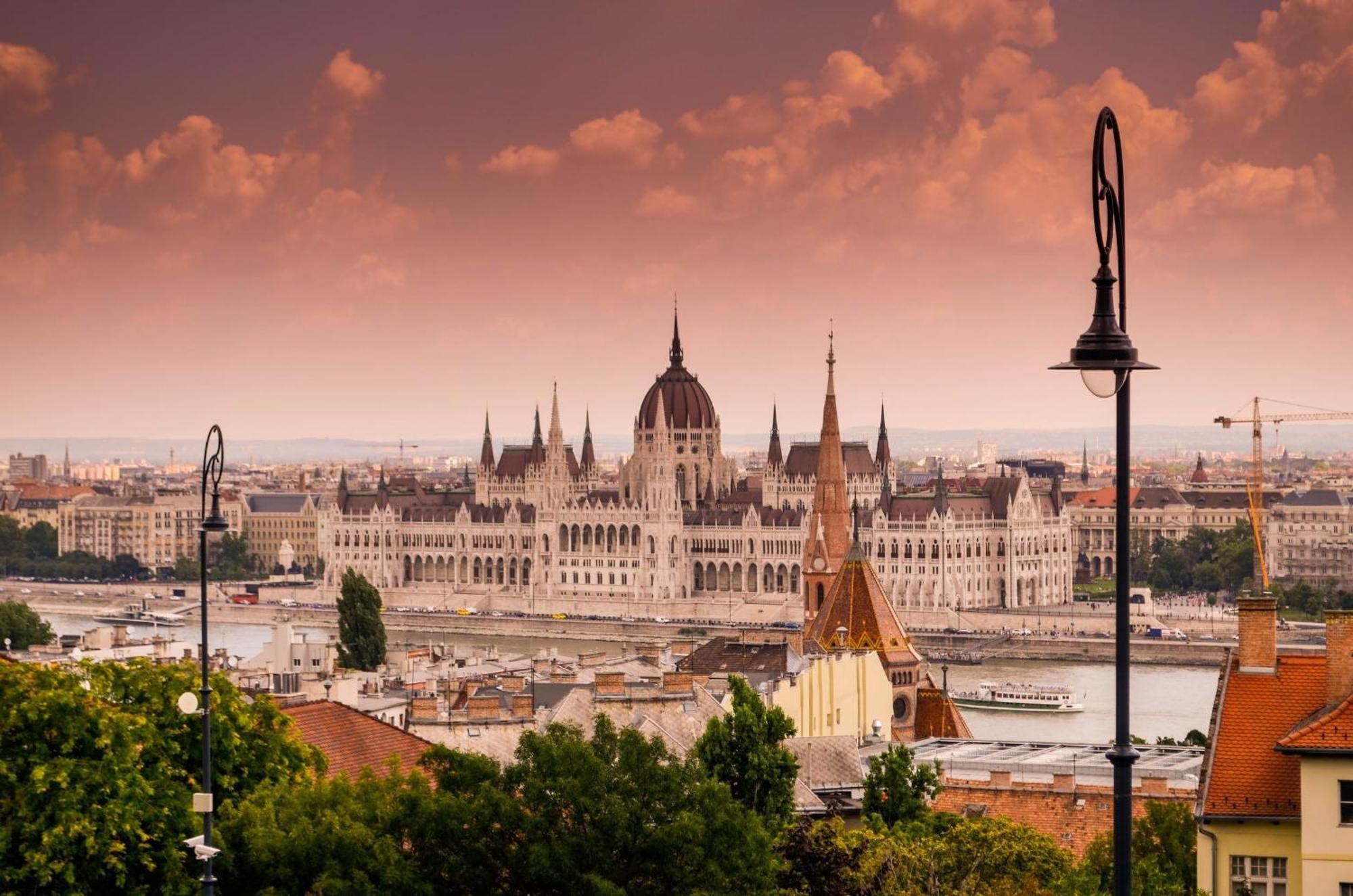 Skyline Serenity Retreat @Vaci Most Famous Street Budapest Exterior photo